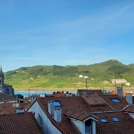 Sea & Mountain Views. Wifi, Parking Appartement