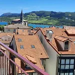 Sea & Mountain Views. Wifi, Parking